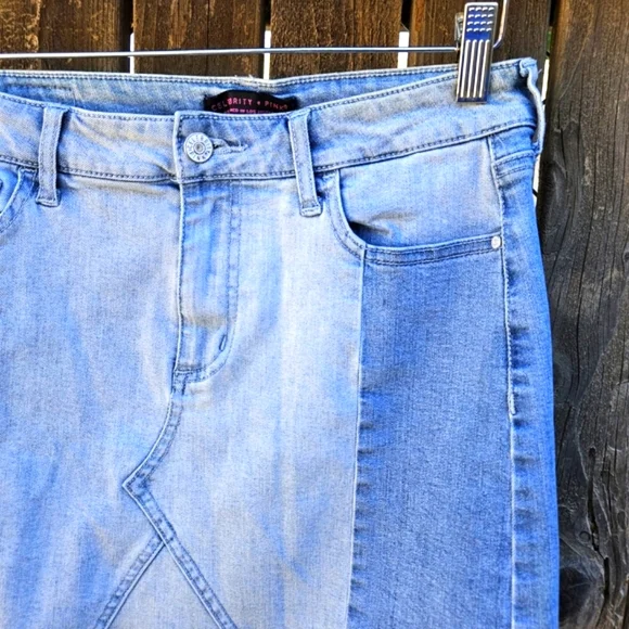 Celebrity Pink Denim Mini Skirt Womens Size 5/27 - Picture 5 of 16